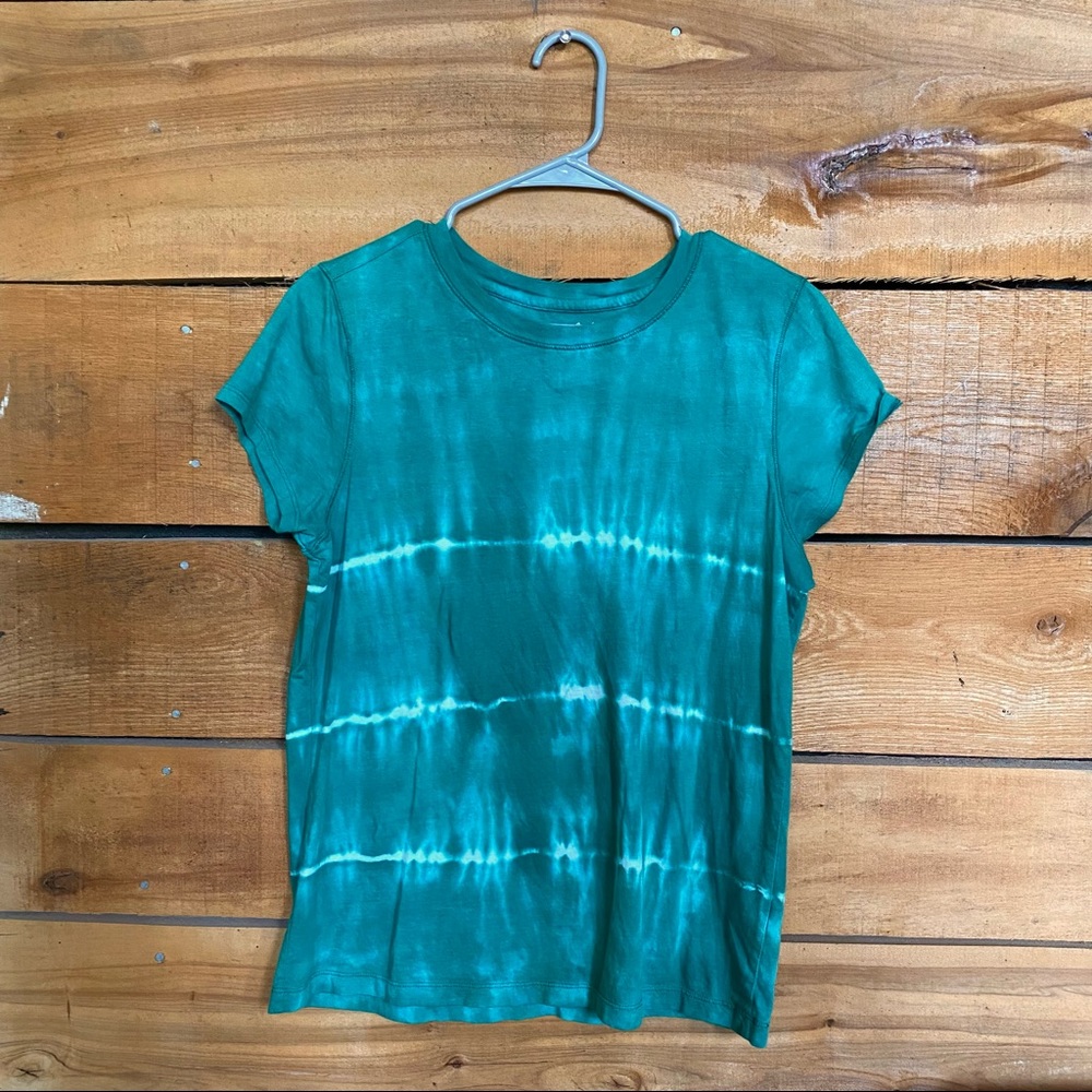 Universal thread tee, size M.